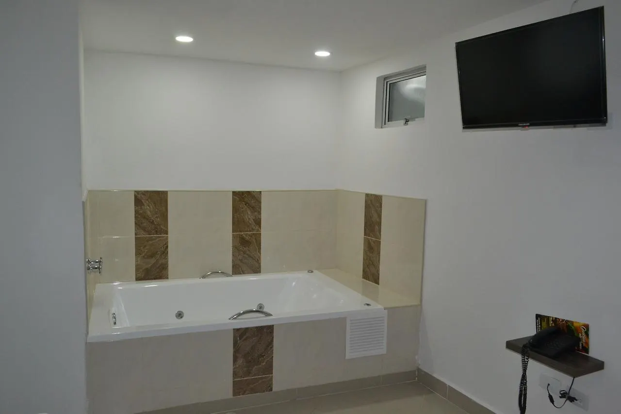 מלון ברמה אקונומית מדיין Hotel Luxton