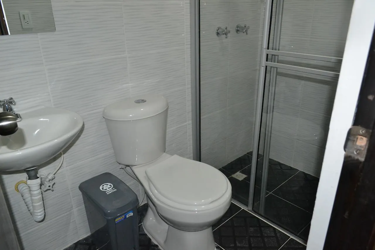 מדיין Hotel Luxton