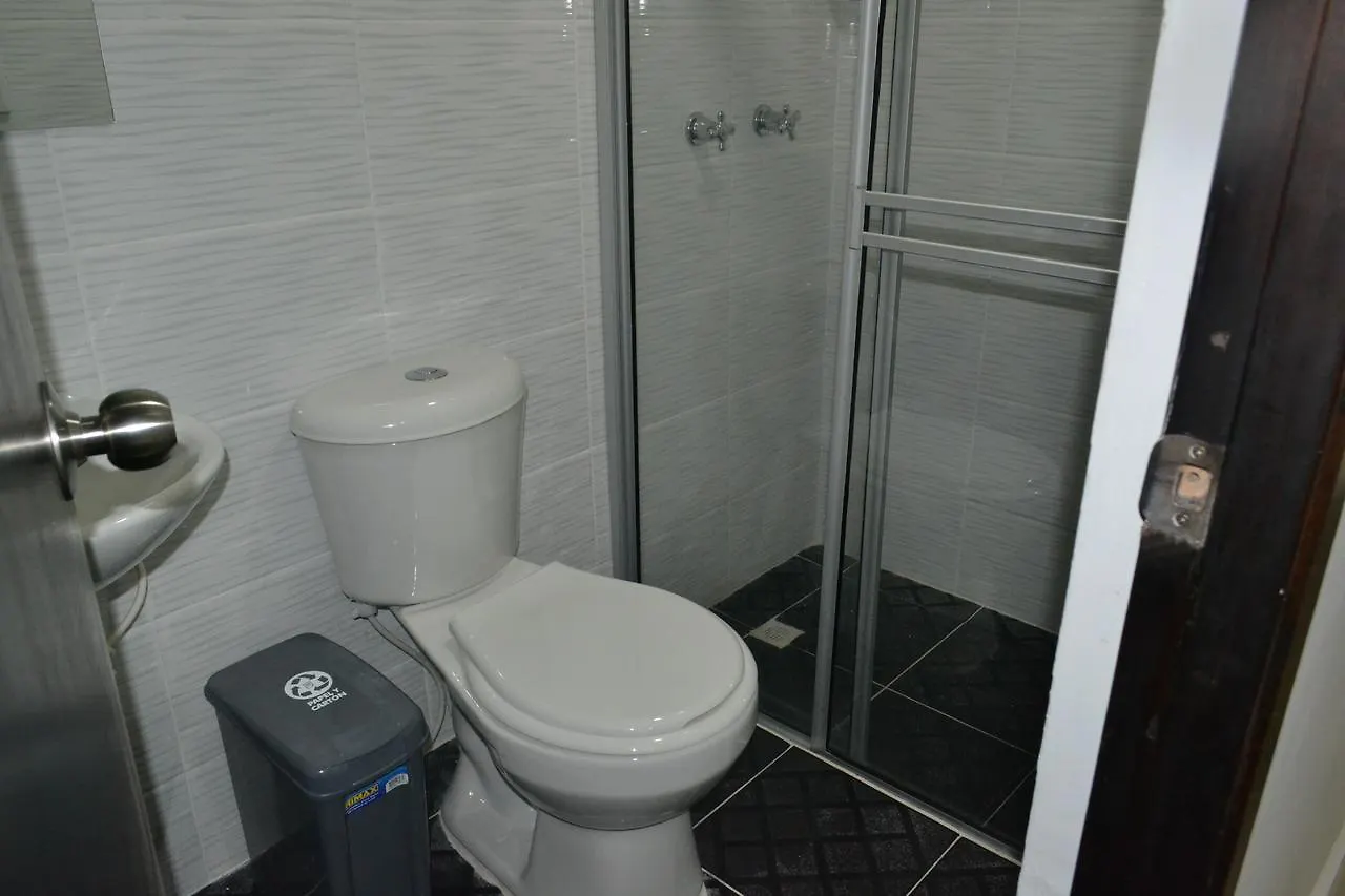 מדיין Hotel Luxton