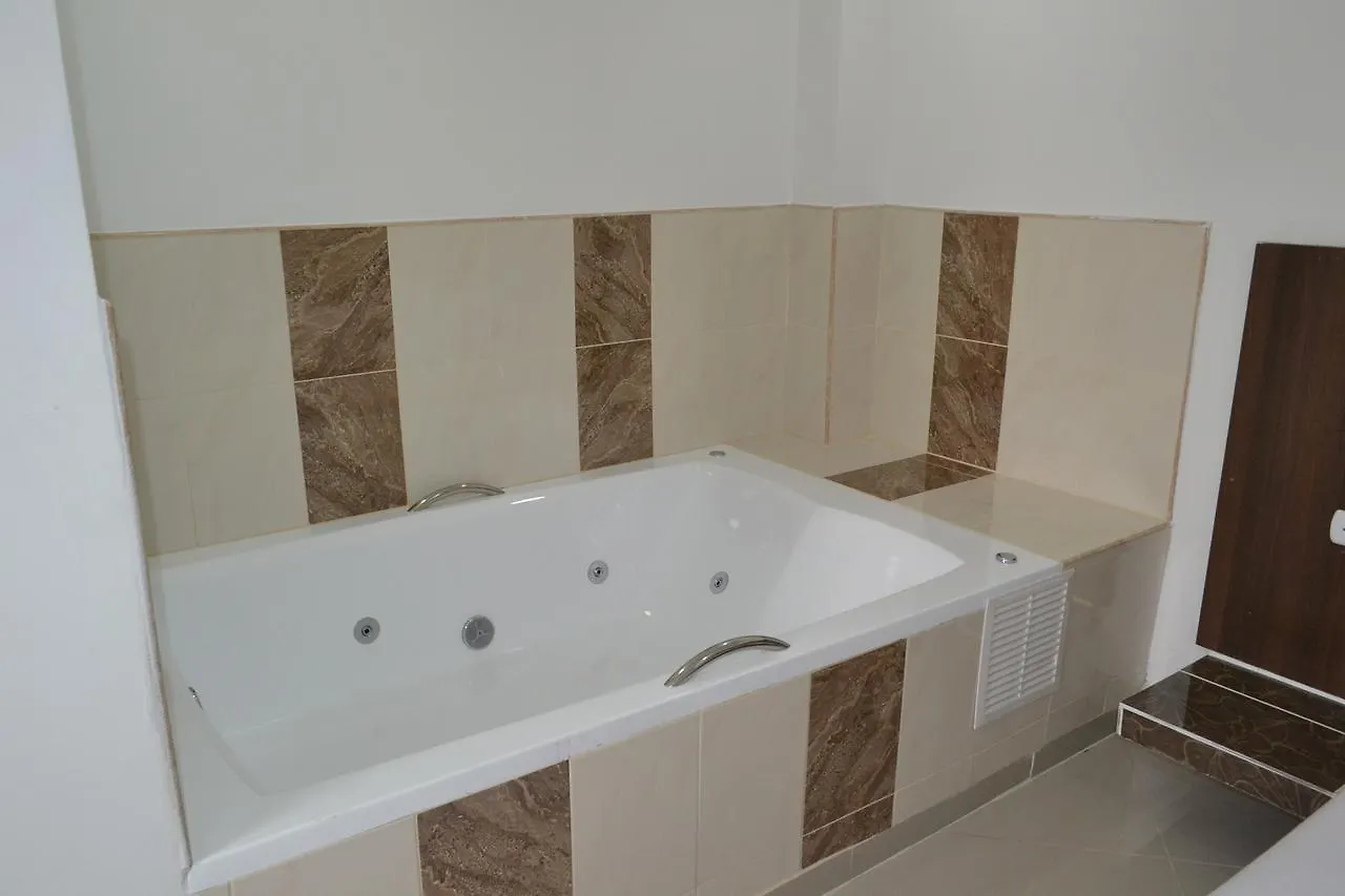 מדיין Hotel Luxton 3*,  קולומביה