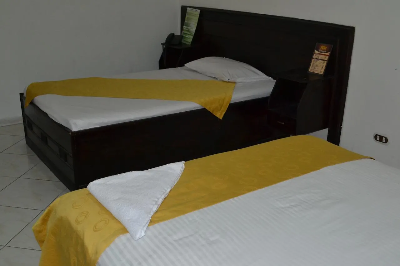מדיין Hotel Luxton 3*,