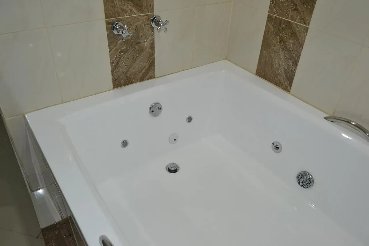 מלון ברמה אקונומית מדיין Hotel Luxton